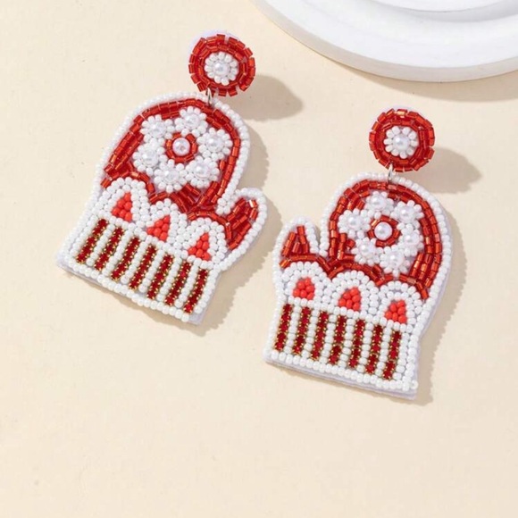 New beard Christmas mitten earrings - Picture 2 of 5